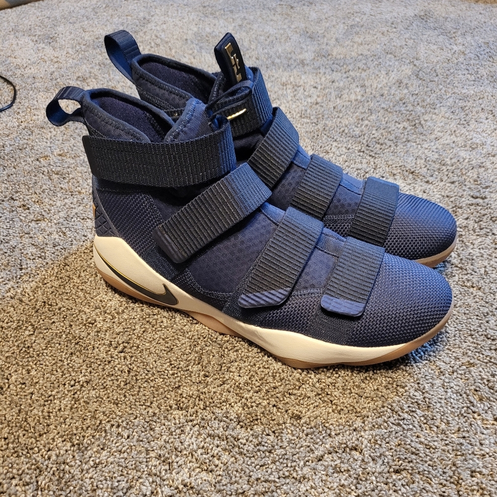 Nike Lebron Soldier 11s size 12